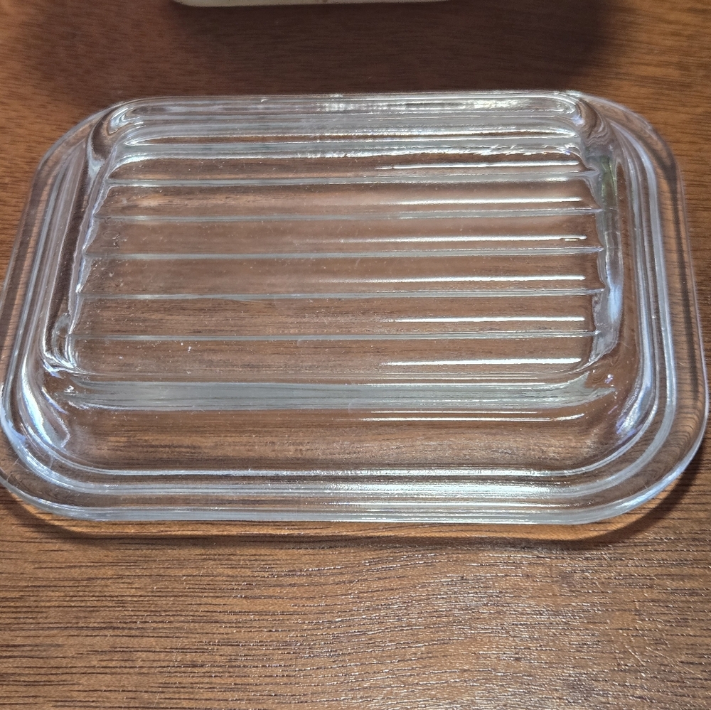 Vintage glass refrigerator dish with butter print  Rooster Design - Picture 4 of 7